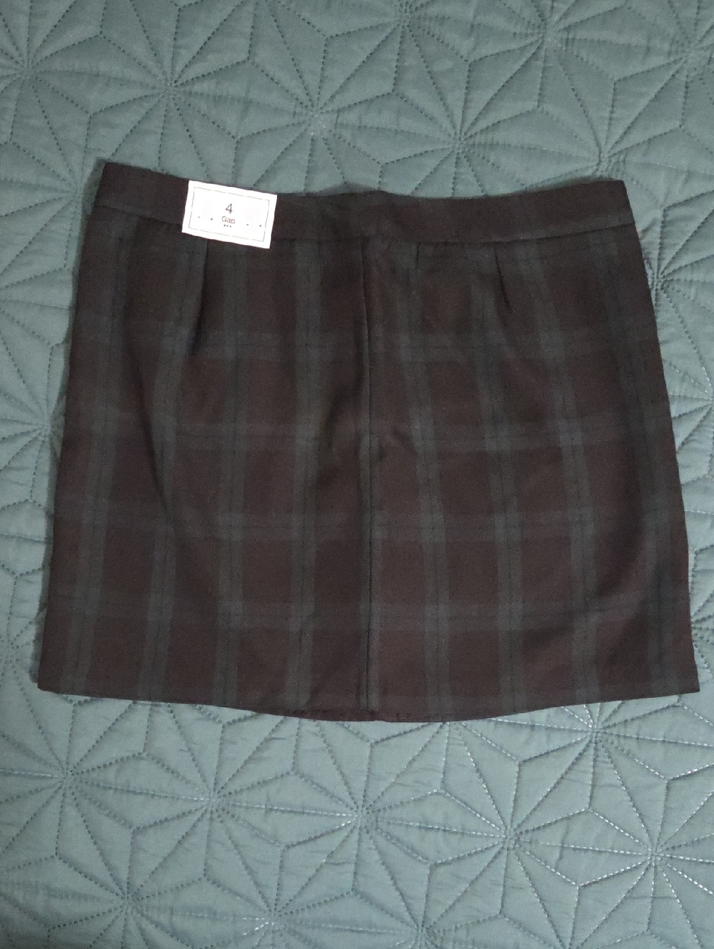 Gap Size 4 Plaid Mini Skirt in Dark Green and Black